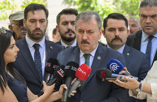 BBP Genel Başkanı Destici, Muhsin Yazıcıoğlu'nun kabrini ziyaret etti