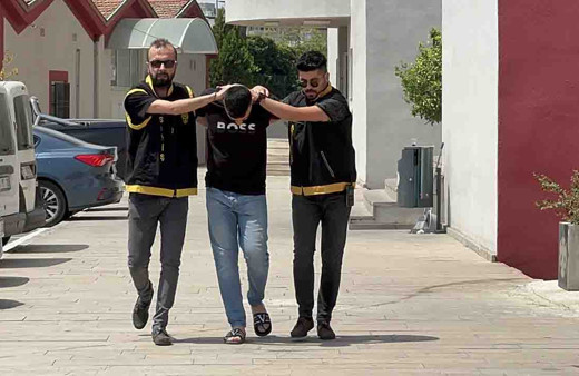 Kadını önce gasbetti sonra silahla vurdu! Saldırgan tutuklandı, Adana'daki silahlı saldırı kamerada