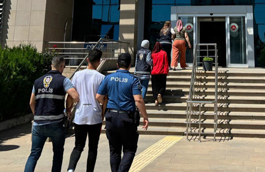 Adıyaman'da ehliyet sınavına kopya düzeneğiyle giren kişi yakalandı