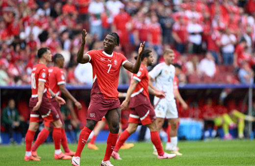 İsviçre gruplara 3 puanla başladı