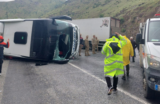 Bayram tatilinin ilk gününde yüzlerce kaza meydana geldi! Acı bilançoyu Bakan Yerlikaya paylaştı