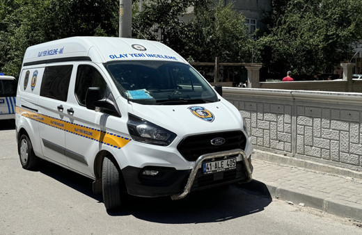 Kocaeli'de bir kişi, boşanma aşamasındaki karısı ile akrabasını silahla vurdu