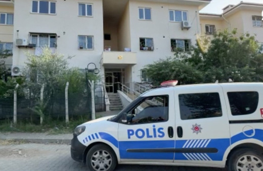 Adana'da apartmanda yangın! Anne ve oğlu öldü, baba yaralandı