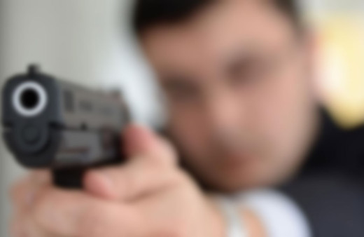 Ayrı yaşadığı eşinin evine gidip dehşet saçtı!