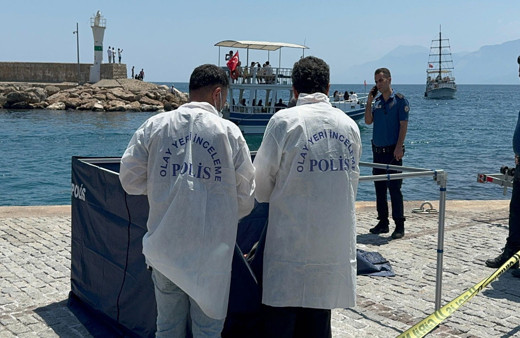 Denizde kol ve bacakları ile baş kısmı olmayan ceset bulundu