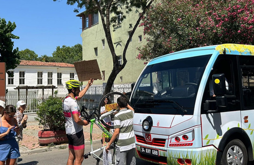 Büyükada'ya minibüs geldi! Ada sakinleri ayaklandı