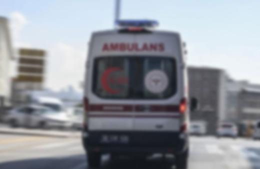 Oturduğu evi ateşe verdi! Hepsi birden balkondan atladı, yaralılar var