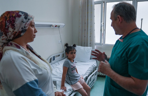 Nefes darlığı çeken çocuğun göğüs boşluğundan yaklaşık yarım kilogramlık kitle çıkarıldı