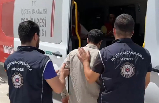 Bakan Yerlikaya duyurdu: Bayram tatili boyunca bin 456 kaçak göçmen yakalandı