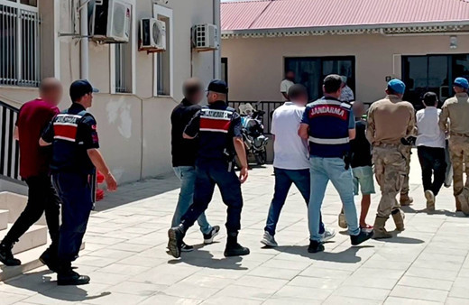 Mersin'de fuhuş operasyonu: Kadınları fuhşa zorlayan 8 zanlı tutuklandı