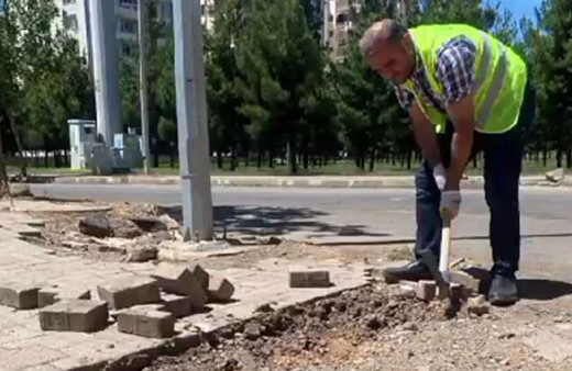 Diyarbakır Bağlar'da bayramda parke taşı döşettirdiler! Cem Küçük nedenini açıkladı