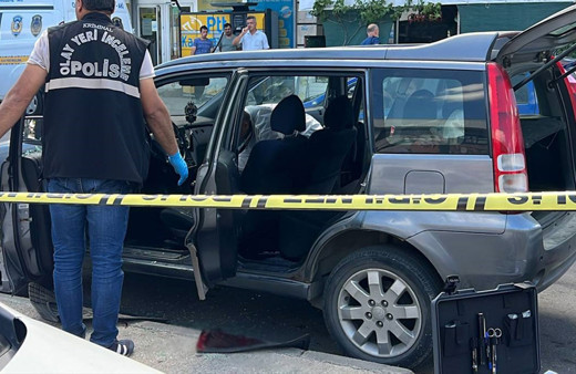 Müdür yardımcısına silahlı saldırı! Aracına binerken kanlar içinde kaldı