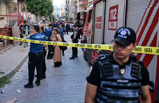 Bahçelievler’de 7 katlı bina çöktü 3 katı kaçak çıktı