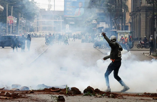 Kenya'da sert polis müdahalesine rağmen protestolar sürüyor