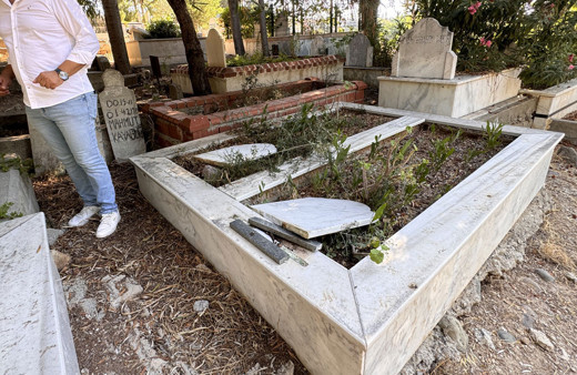 Mezarlığa giren gözlerine inanamadı! Ekipler bölgede çalışmalar sürüyor