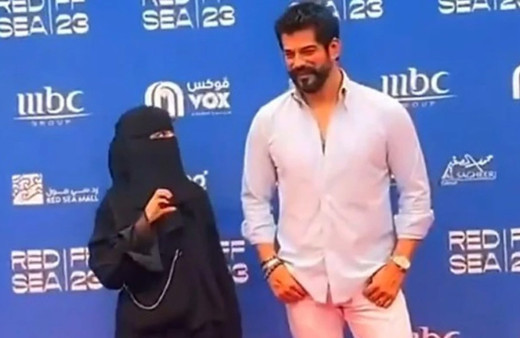 Burak Özçivit Arap hayranının o isteğini geri çevirdi! O anlar sosyal medyada gündem oldu