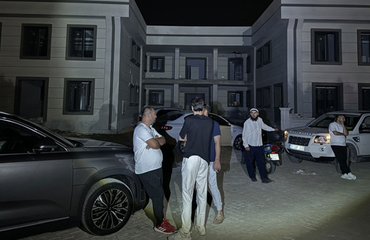 İzmir'de Kur'an kursu inşaatının yıkılacağı iddiasıyla mahalleli nöbet tutuyor