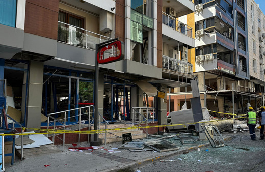İzmir'de bir restoranda patlama oldu, ortalık savaş alanına döndü! Ölü ve yaralılar var