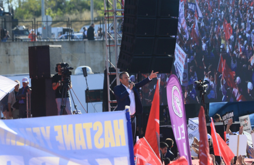 Özgür Özel'den "Emek Mitingi"nde asgari ücret ve emekli maaşı sözleri
