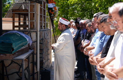 İzmir'deki patlamada yaşamını yitiren Dilek Bağ'ın cenazesi toprağa verildi