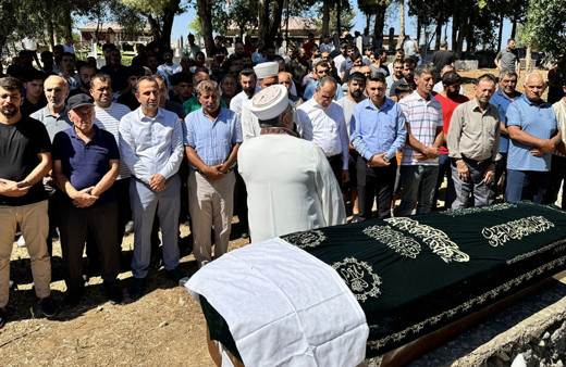 İzmir'deki patlamada yaşamını yitiren Havin Ergin'in cenazesi toprağa verildi