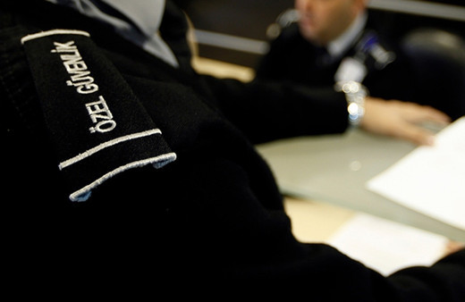 Mersin'de güvenlik görevlisinin bıçaklayarak darbettiği site sakini öldü