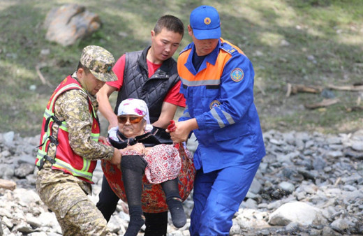 Şiddetli yağışlar sele neden oldu, 12 kişi hayatını kaybetti