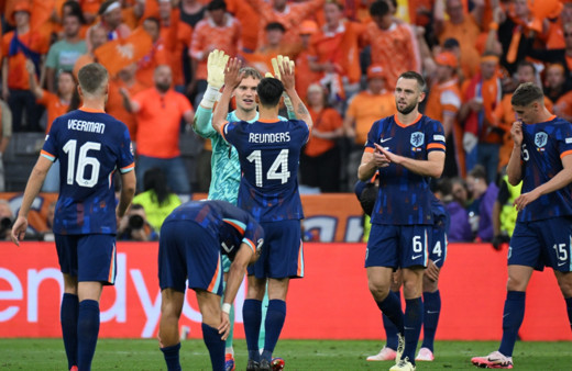 Hollanda 3 golle çeyrek finalde