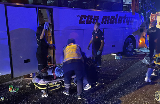 Anadolu Otoyolu'nda iki yolcu otobüsü çarpıştı: 15 yaralı