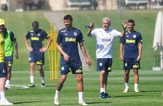 Jose Mourinho ezeli rakiplerine ilk taşı attı: Umarım maaşları ödeyebilirler