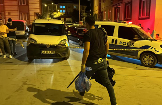 19 yaşındaki genç, annesini öldüren babasını vurarak öldürdü