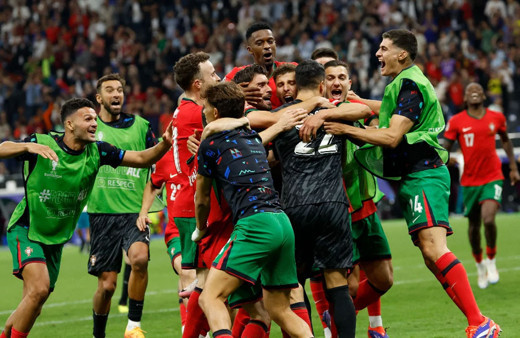 Slovenya'yı penaltılarla eleyen Portekiz çeyrek finalde