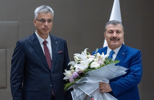 Sağlık Bakanlığı'nda devir teslim töreni! Kemal Memişoğlu görevi Fahrettin Koca'dan devraldı