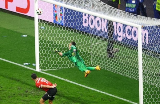 Mert Günok'tan 90+4'te çeyrek finali getiren kurtarış!