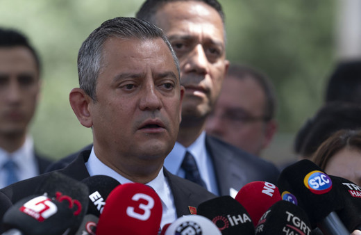 Özgür Özel'den asgari ücret ve emekli zammı tepkisi: 2 ay sonra hemen seçim olsun