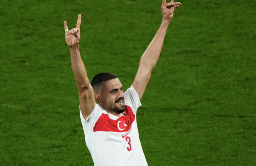 Merih Demiral için nasıl bir karar verilecek! İşte UEFA'nın benzer olaylara verdiği ceza