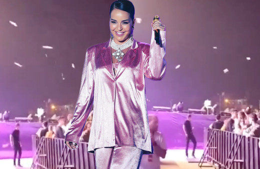 Bengü, Van konserinde protesto edildi! Seyirciler sahneye pet şişe fırlattı