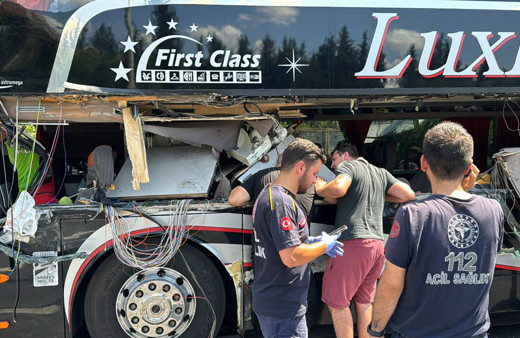 TEM Otoyolu'nda zincirleme kaza! 5 araç birbirine girdi: Yaralılar var