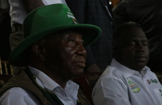 Cumhurbaşkanı maaşına yüzde 40 kesinti yaptı