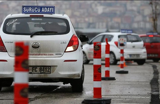 Ehliyet sınavında yeni düzenleme: Motor soruları azalıyor