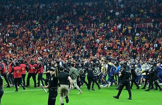 Fenerbahçe-Galatasaray maçı sonrası yaşanan olaylar! Soruşturma dosyasına girdi: Ali Koç'un yürüdüğü esnada...