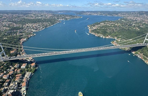 İstanbul Boğazı'nda gemi trafiği çift yönlü geçici olarak askıya alındı