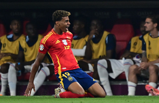 16 yaşındaki İspanyol futbolcu Lamine Yamal, attığı golle turnuva tarihine geçti