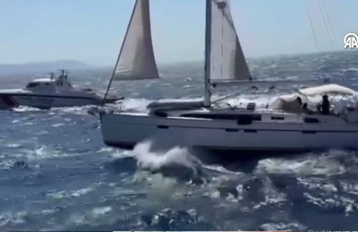 Tekneyle yurt dışına kaçmaya çalışan 8 FETÖ mensubu yakalandı