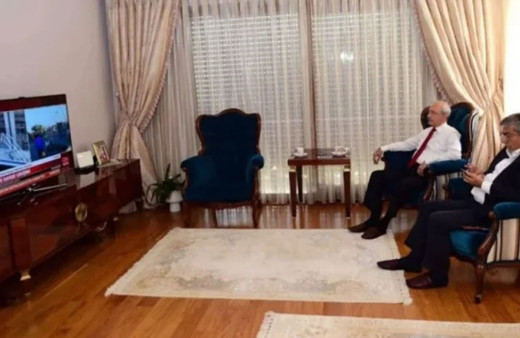 Darbeyi televizyondan izleyen Kılıçdaroğlu'ndan 15 temmuz paylaşımı