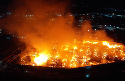 Aydın'daki kağıt fabrikasında yangın: 23 ilden takviye geldi, günlerdir söndürülemiyor! 55 bin ton...