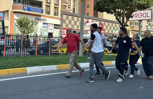 Mardin'de yaya geçidinde facia! 2 çocuk hayatını kaybetti, kaza anı kamerada