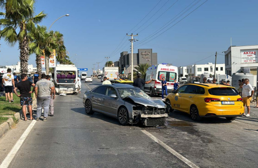 Bodrum'da otomobil ile minibüs çarpıştı: 14 yaralı!