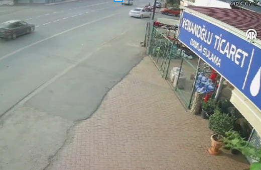 Hatay'da motosiklet sürücüsünün öldüğü kaza kamerada
