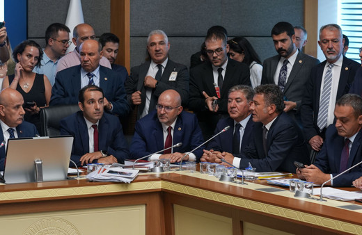 Meclis'te başıboş köpek kavgası! AK Partili vekillerden DEM'e tepki